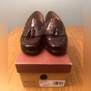 Weejuns size 6.5 slip on shoes
